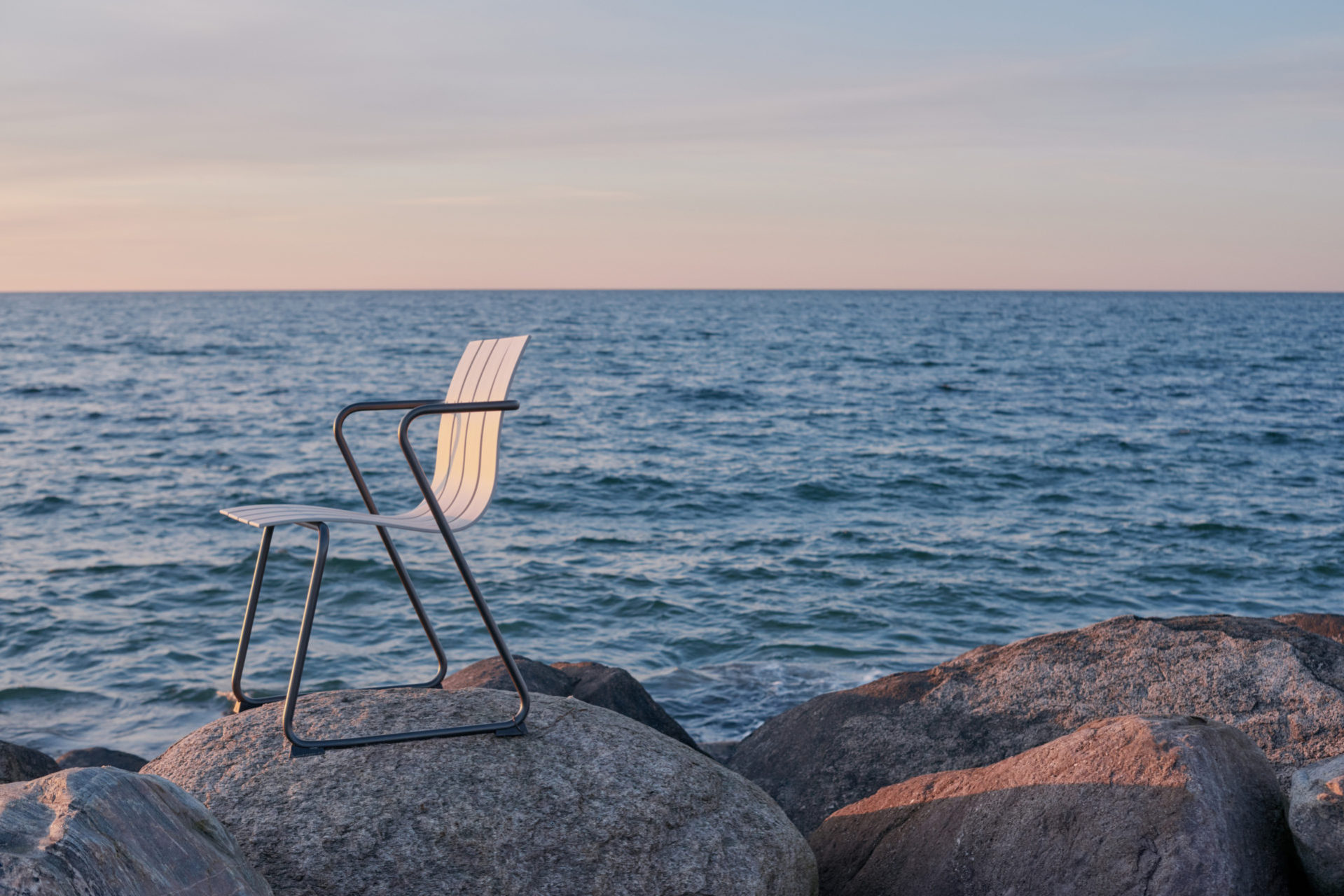 ＜Mater, Ocean DIning Chair＞ デザイナー：Nanna and Jørgen Ditzel （デンマーク） 提供：スカンジナビアン・リビング