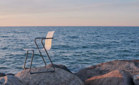 ＜Mater, Ocean DIning Chair＞ デザイナー：Nanna and Jørgen Ditzel （デンマーク） 提供：スカンジナビアン・リビング